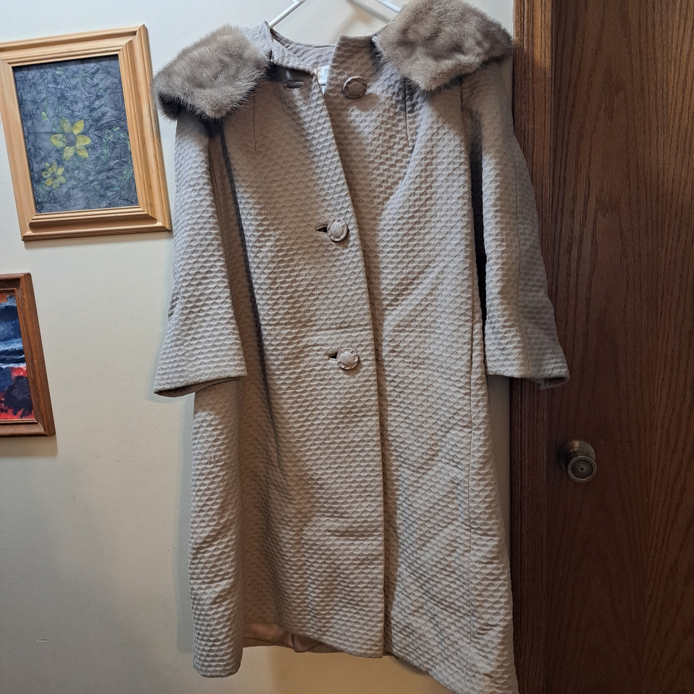 Elegant Gray Women's Coat with Faux Fur Collar